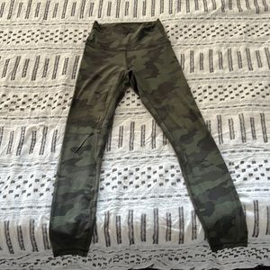 LuLu Lemon Camo align Leggings size 4 - like new